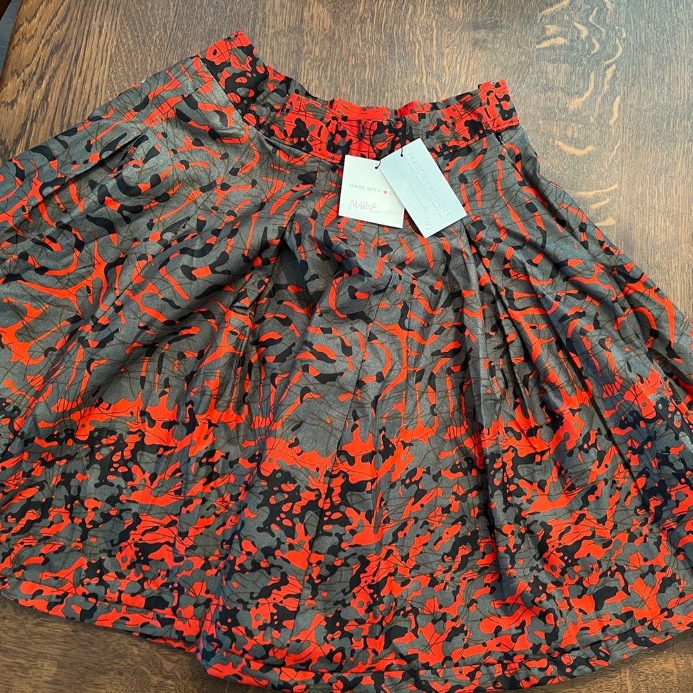 Red multicolor Francis and Benedict size small skirt